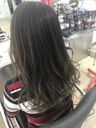 ミディアム カラー 西村あきや トレンド韓国ヘアのヘアスタイル