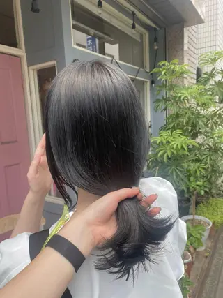 ミディアム カラー AYANO ／レイヤー／オリーブのヘアスタイル