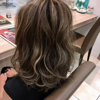 ミディアム カラー 小島 仁美のヘアスタイル