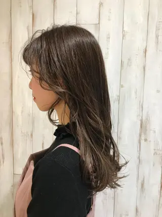 セミロング カラー 鈴木 まりやのヘアスタイル
