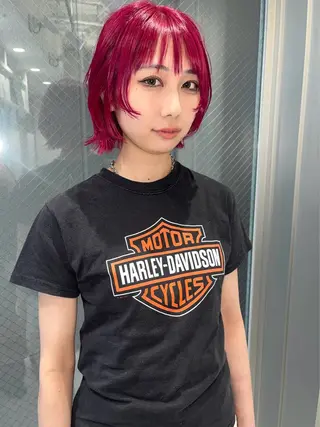 ショート カラー ウルフカット／吉村 桃子のヘアスタイル