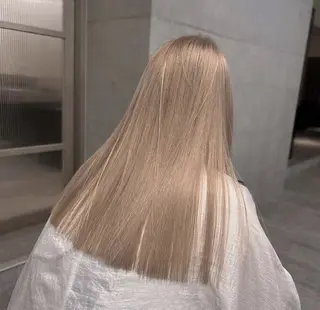 ロング カラー サキ🤍ハイトーン 🩰くびれ巻きヘアのヘアスタイル