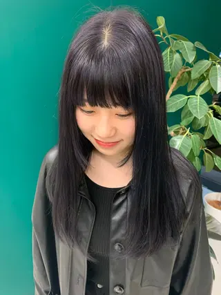 カラー なのは\透け感カラー \レイヤーカットのヘアスタイル