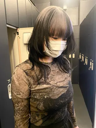 ミディアム カラー ヘアアレンジ 🎨ハイトーン/ 切りっぱなし みつきのヘアスタイル
