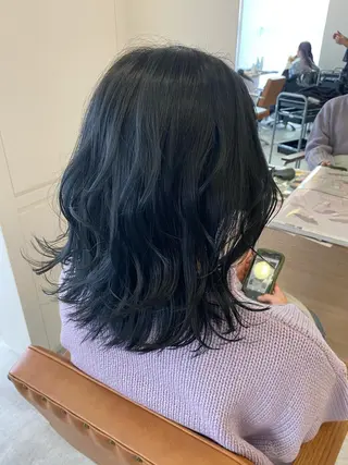 カラー & kuのヘアスタイル