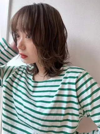 ミディアム カラー ヘアアレンジ 岡田まみ🍒🤍 透明感カラーのヘアスタイル