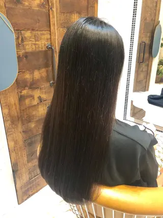 ロング 代表山口ひな 髪質改善のプロのヘアスタイル