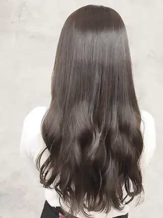 ロング カラー 山下 仁愛のヘアスタイル