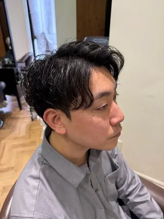 ショート パーマ メンズ 溝口 槙里也のヘアスタイル