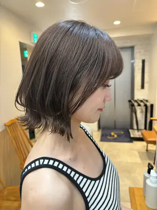 ミディアム レイヤー・カット モデル・透明感カラーのヘアスタイル