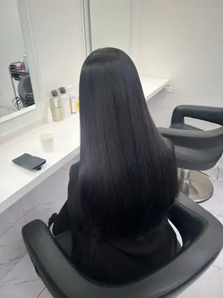 ロング 寒色/ベージュヘア ブリーチありMiOのヘアスタイル