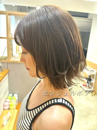 セミロング レイヤー・カット モデル・透明感カラーのヘアスタイル