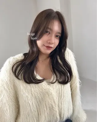 ミディアム カラー 透けるベージュ/ 艶カラー♡のヘアスタイル