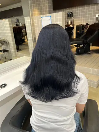 ミディアム 寒色＆ブリーチ特化 寒色MiOのヘアスタイル