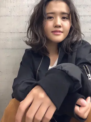 ミディアム カラー 白髪ぼかし×デザイン 🕊️🫧ホウジョウのヘアスタイル