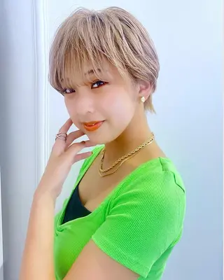ショート カラー 小顔レイヤー/ ベージュ🤍Rieのヘアスタイル