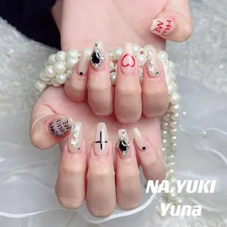 ネイル 🦋 Queenieのネイルデザイン