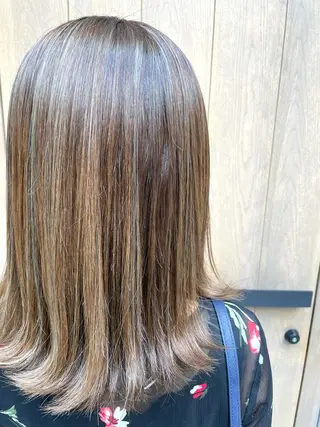 ミディアム カラー ハイライトが 得意なニキです😊のヘアスタイル