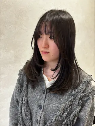 セミロング カラー 福冨 由梛のヘアスタイル