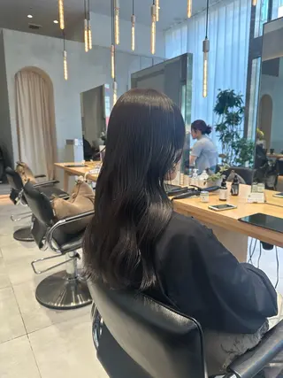 ミディアム カラー ミオ💎ショート 透ける暗髪のヘアスタイル