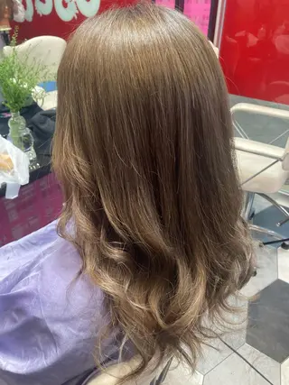 ロング カラー 横山 千春のヘアスタイル