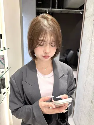 ショート カラー 透明感カラー・レイヤ ー🎀amika🎀のヘアスタイル