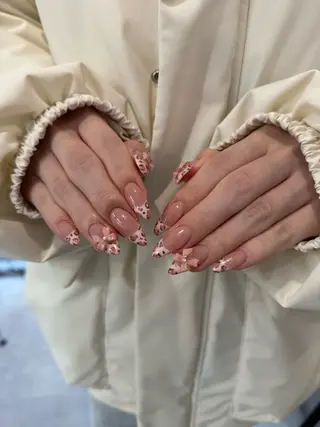 ネイル はばすみれ🎀ﾈｲﾙ 光ﾌｪｲｼｬﾙ ﾍｱのネイルデザイン