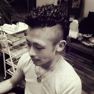 ショート パーマ メンズ 河内 哲也のヘアスタイル