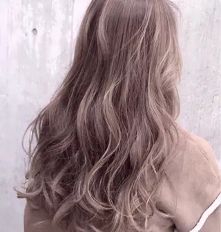 ロング カラー AKI アキのヘアスタイル