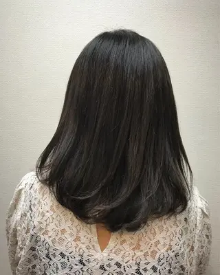 セミロング カラー 吉森 満俊のヘアスタイル