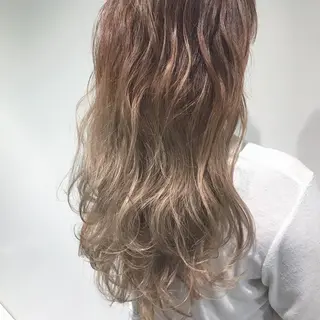 ロング カラー ヘアアレンジ Zina渋谷エリア マネージャShionのヘアスタイル