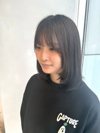 ミディアム ハイトーン／透明感 カラー Mioのヘアスタイル
