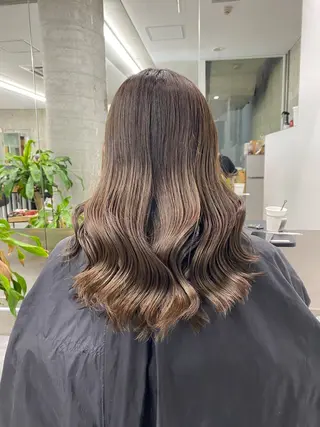 ロング カラー Runa/大人 かわいいハイトーンのヘアスタイル