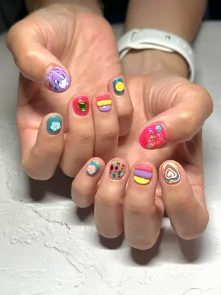 ネイル 【OKIKA】 らん🦖🌈🧡のマツエク・マツパデザイン