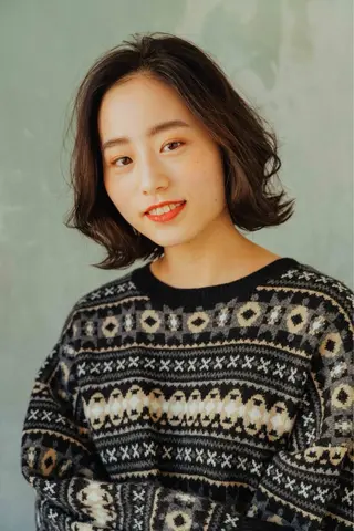 ミディアム カラー 小島 智子のヘアスタイル