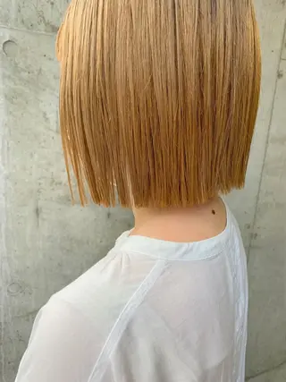 ショート カラー ヘアアレンジ ミルクティーベージュ ブリーチ 店長 清水のヘアスタイル