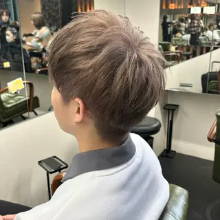 カラー メンズ 岡村 莉穂のヘアスタイル
