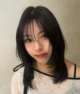 ミディアム レイヤー/ベージュ/ Yurika🐝🤎のヘアスタイル