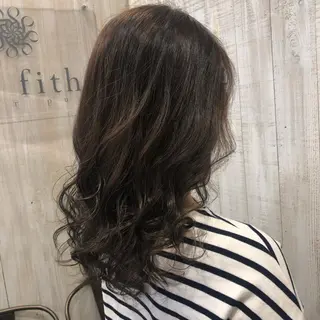ミディアム 今井 悠菜のヘアスタイル