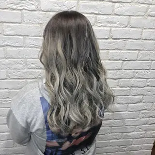 ロング カラー UMEDA FIGAROのヘアスタイル
