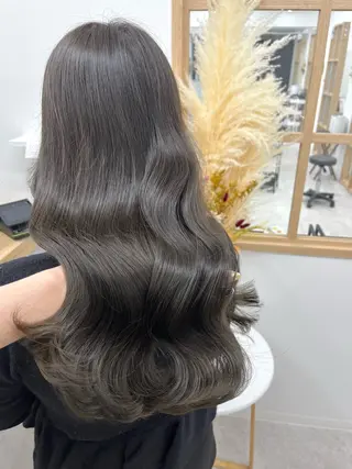 ロング カラー 柔らかオリーブ🌿 HIMARI🌻のヘアスタイル