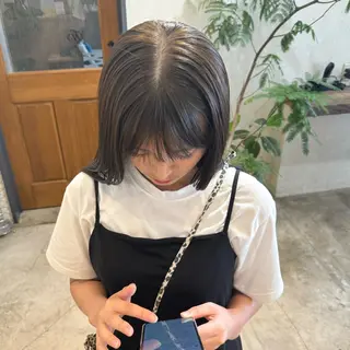 セミロング カラー 西尾 愛のヘアスタイル