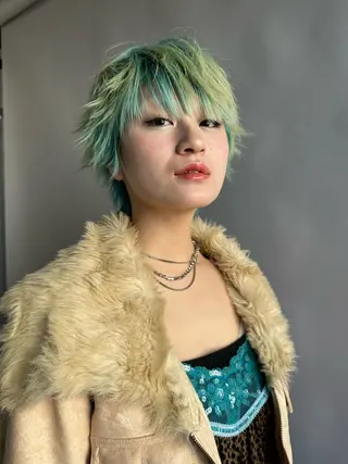 ショート レイヤーカット/ ダブルカラーサクライのヘアスタイル