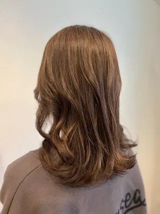 ミディアム カラー アトリエファゴ Yuineのヘアスタイル