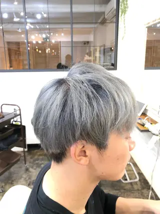 ショート カラー ✨透明感カラー🌱 上村　舜のヘアスタイル