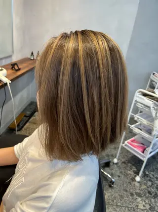 セミロング 髪質改善・ハイトーン 🌈SENAのヘアスタイル