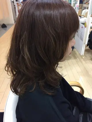 セミロング パーマ 吉川 茉由子のヘアスタイル