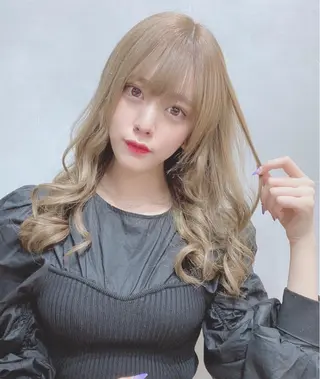 セミロング カラー ヘアアレンジ LAVENDIA 初音のヘアスタイル
