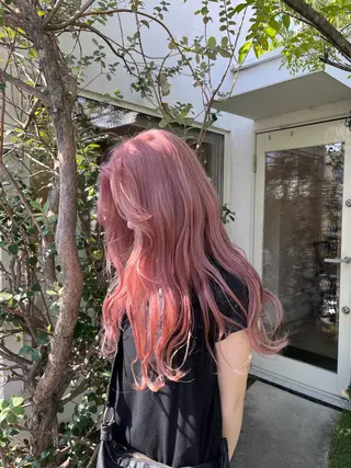 ロング カラー 実生miu 個性派ハイトーンのヘアスタイル