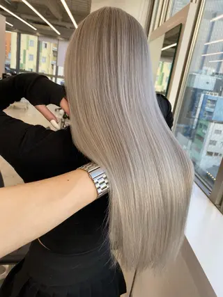 セミロング カラー 新美 蓮のヘアスタイル